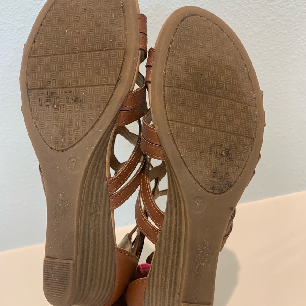 Strappy sandles